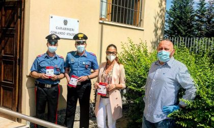 Imprenditrice cuorgnatese dona termometri a infrarossi a scuole, carabinieri, municipale e Rsa