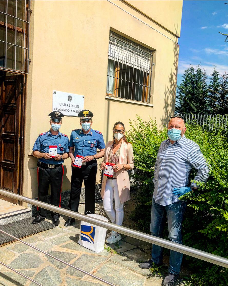 Imprenditrice cuorgnatese dona termometri a infrarossi a scuole, carabinieri, municipale e Rsa