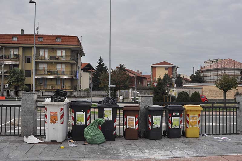 A Borgaro negozi chiusi ma la Tari si paga lo stesso