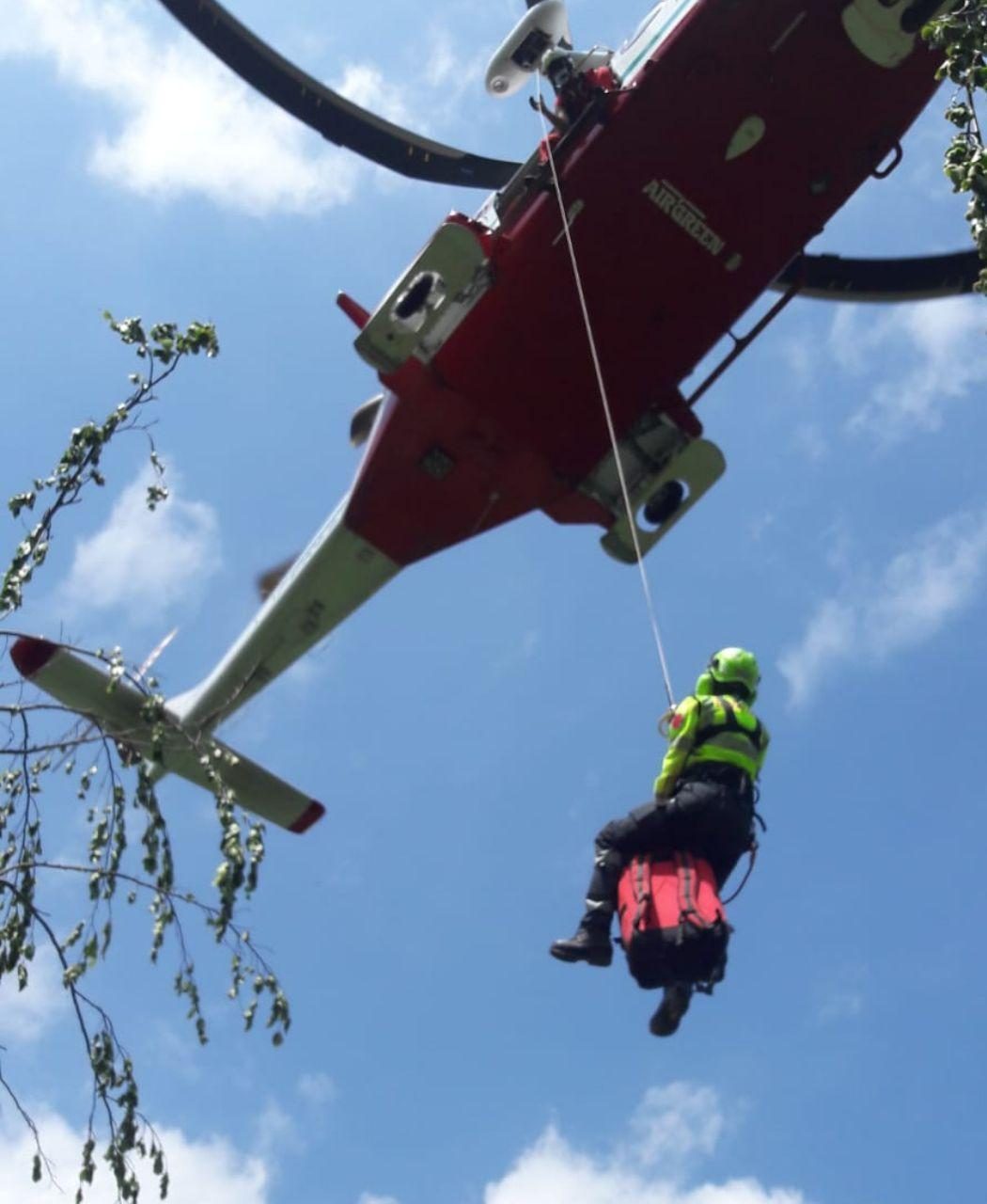 Cercatore di funghi colpito da un malore: recuperato dall’eliambulanza