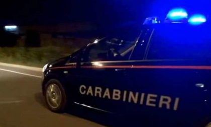 Ubriaco danneggia un autobus e aggredisce i carabinieri, arrestato