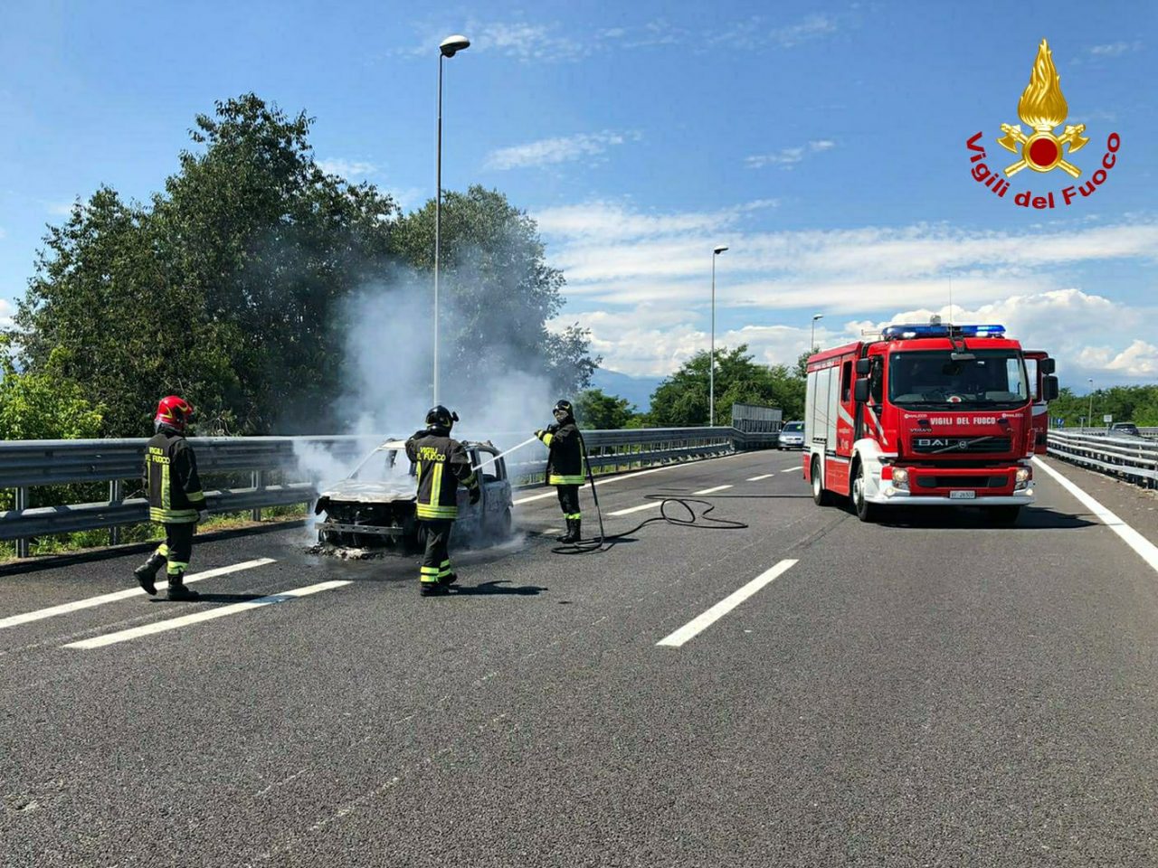 Auto in fiamme sulla Torino – Caselle