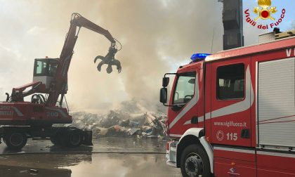 Incendio rifiuti in una ditta specializzata per lo smaltimento