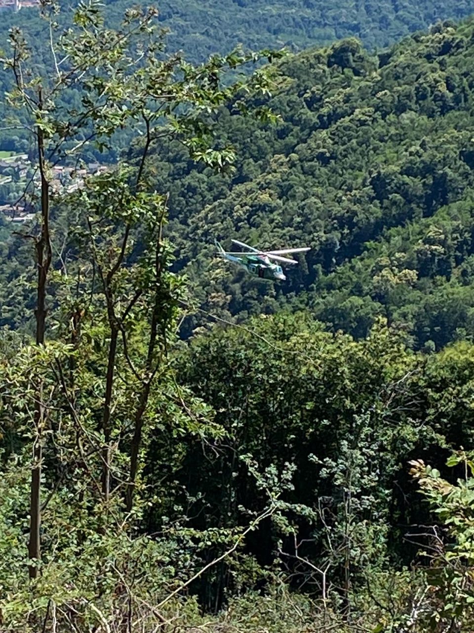 Parapendio precipita al monte Cavallaria, intervento dei Vigili del fuoco