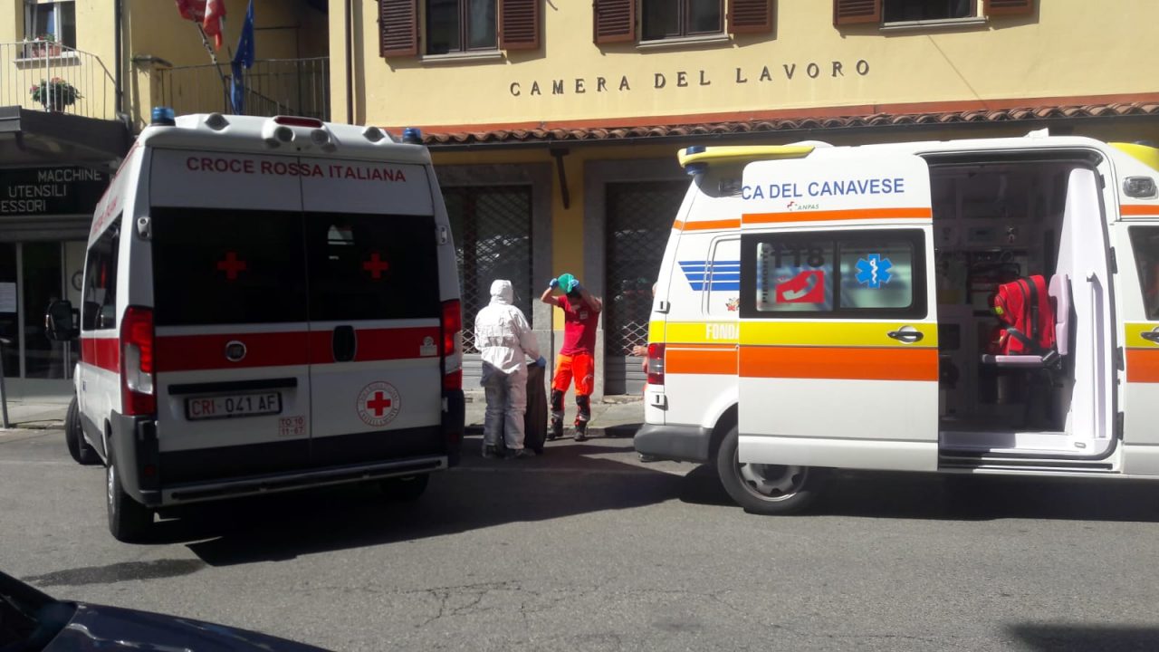 Accusa un malore in strada, muore sotto gli occhi dei passanti | FOTO