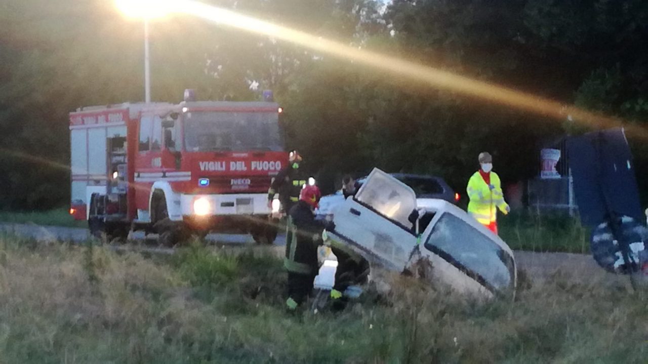 Incidente a Ciconio, furgone esce di strada | FOTO