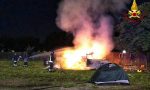 Camper a fuoco nella notte | FOTO