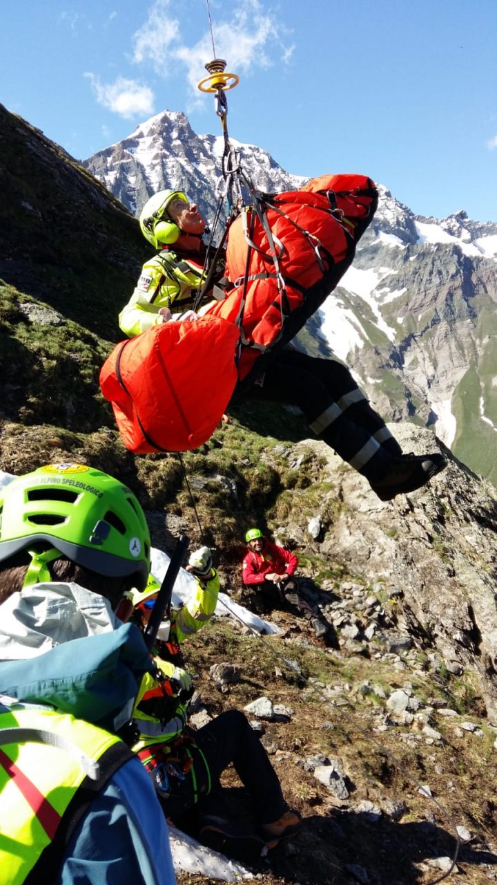 Escursionista precipita nelle Valli di Lanzo, elitrasportata in ospedale | FOTO