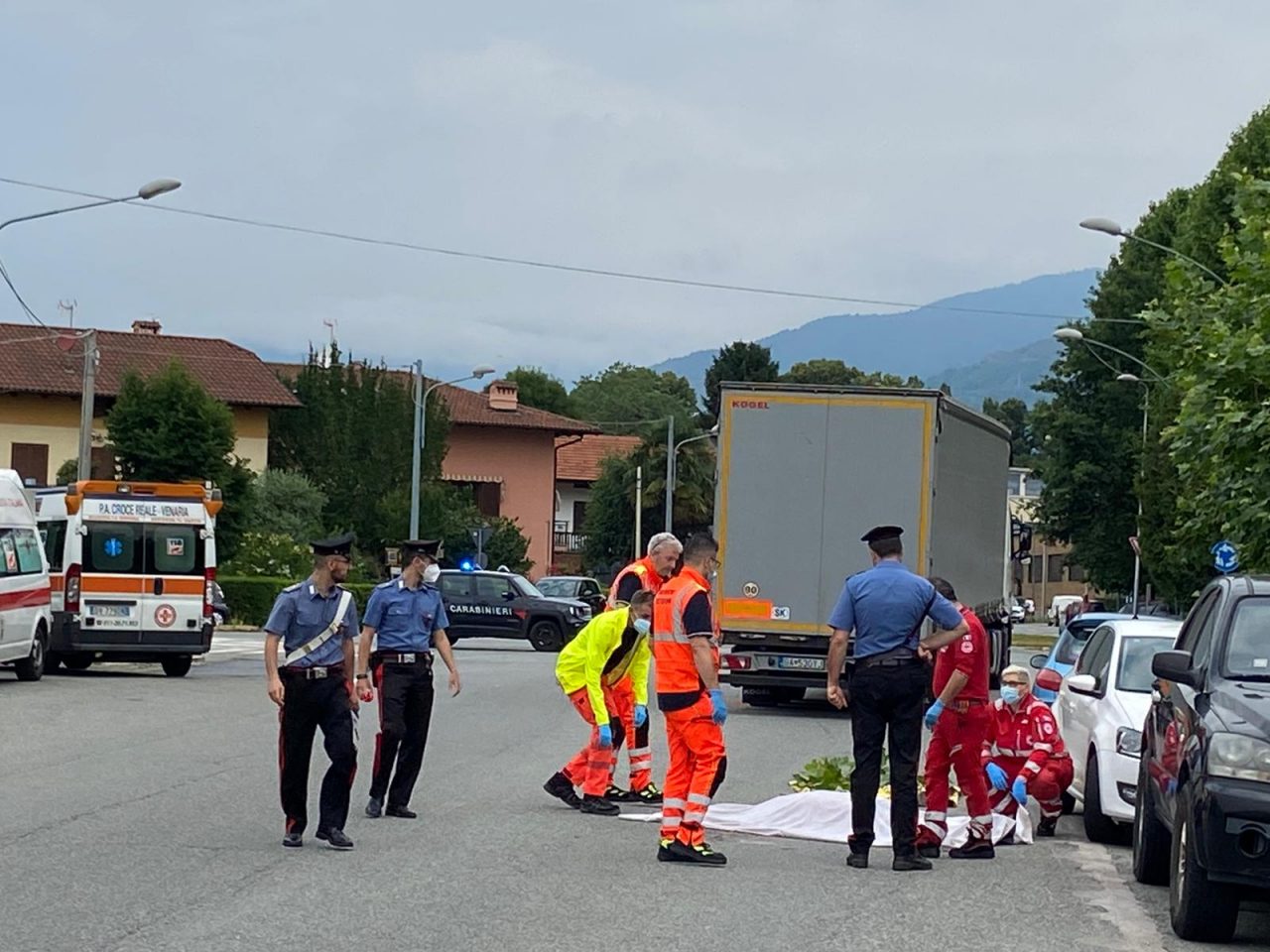 Incidente a Mathi, uomo muore schiacciato da un camion | FOTO