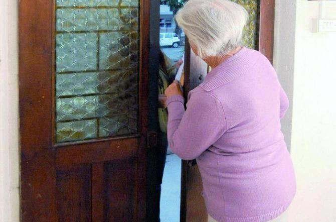 Falsi agenti della Polizia municipale in azione: pensionati derubati