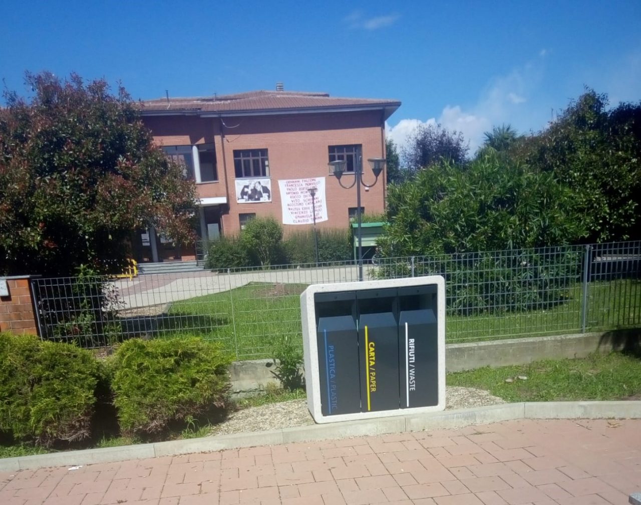 Raccolta differenziata, nuovi cestini in piazza a Mappano