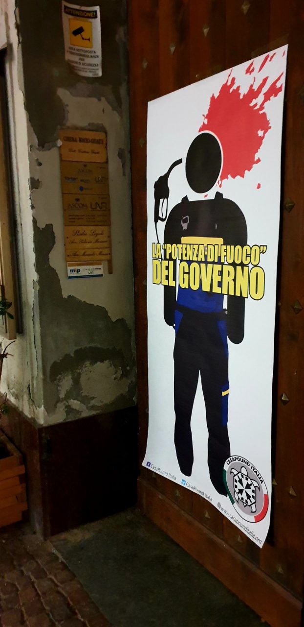 Crisi benzinai, volantini di solidarietà di Casapound | FOTO