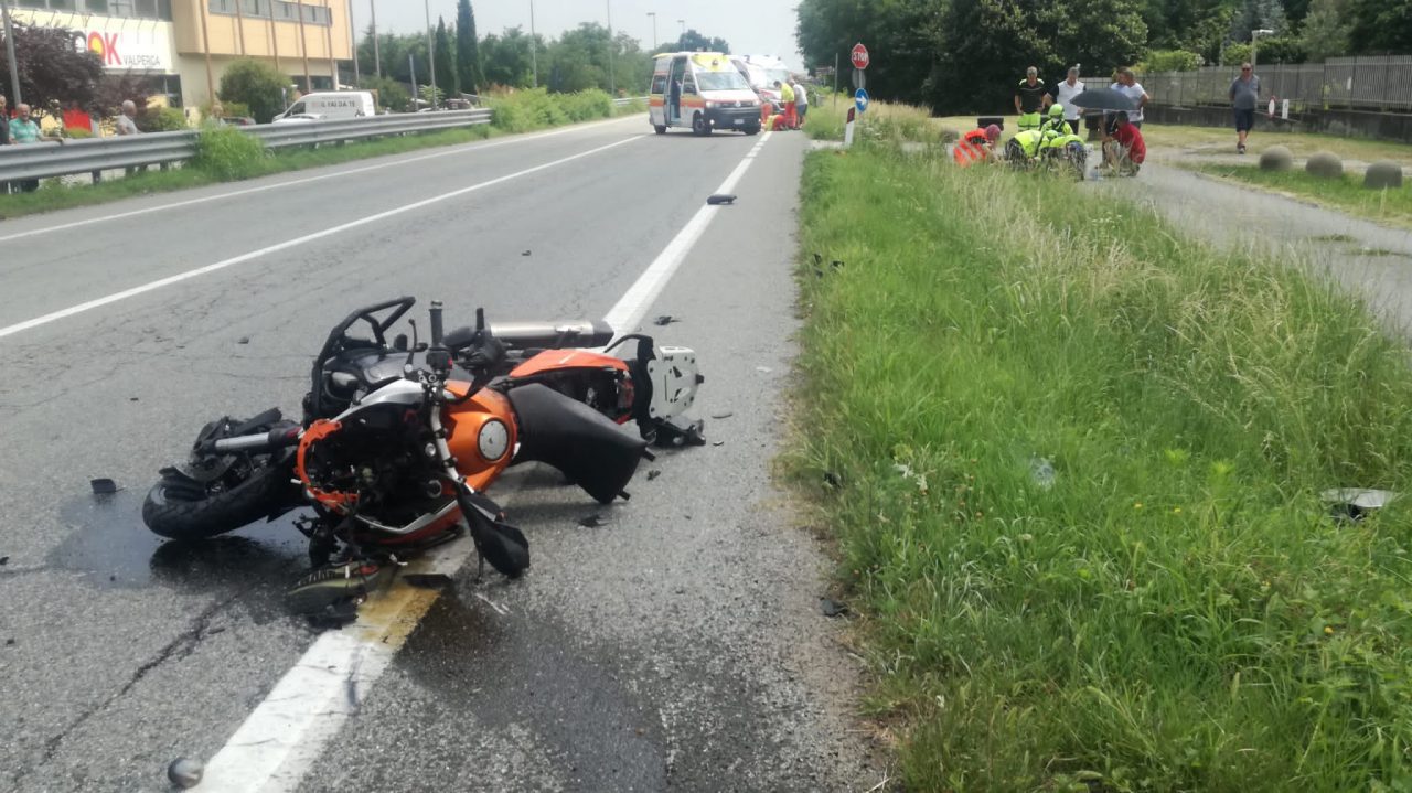 Valperga: scontro tra un'auto e una moto sulla 460, due feriti
