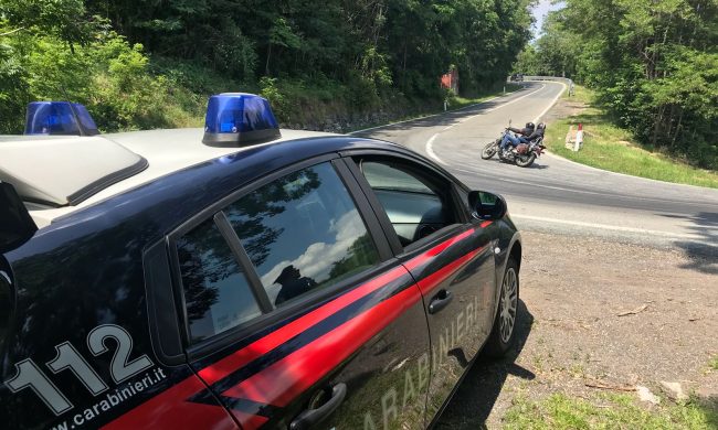 Moto truccate per andare più veloci e fare più rumore, controlli  dei carabinieri sulle strade di montagna