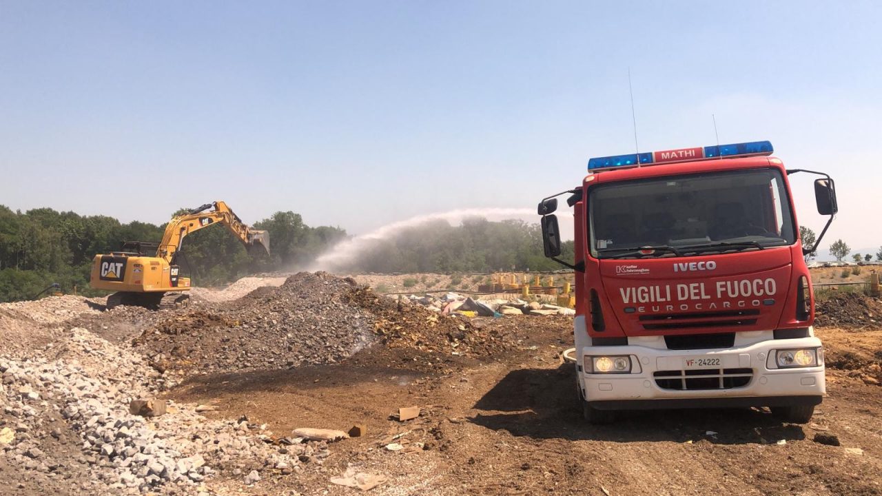 Incendio alla discarica di Grosso
