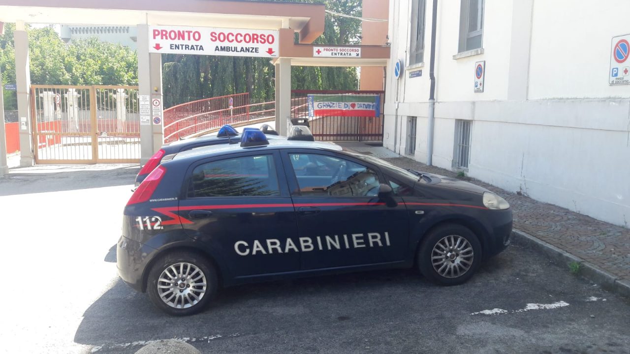 Insulti ai medici e danni agli arredi del Pronto soccorso, ennesimo caso a Cuorgnè | VIDEO