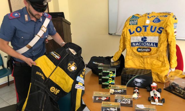 Il tesoro di Ayrton Senna trovato a Chivasso | FOTO