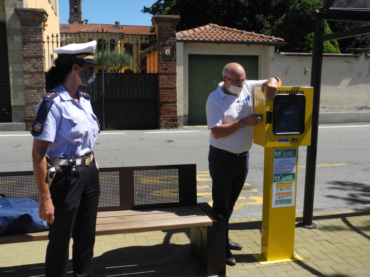 Nuovo defibrillatore in piazza Marconi (VIDEO)
