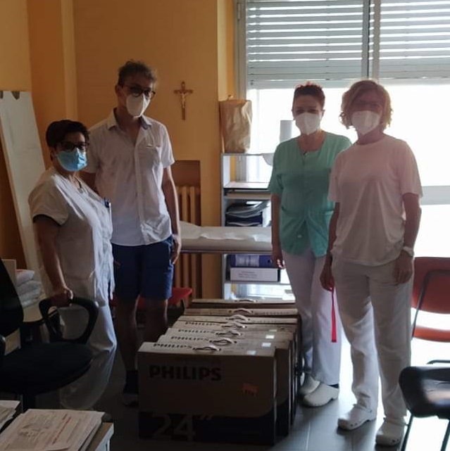 Dai Wolontari Clown, sette televisori in dono alla “Chirurgia” di Ciriè