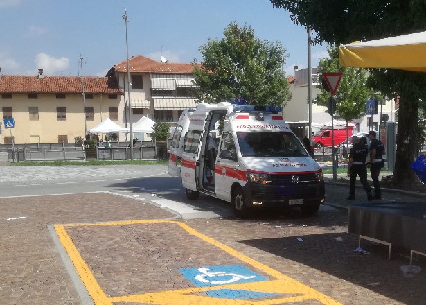 Caduta al mercato: trasportata in ospedale