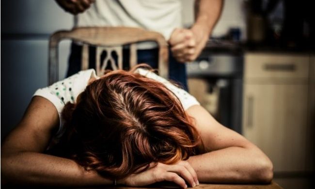 Da anni maltrattava la moglie: arrestato un 35enne