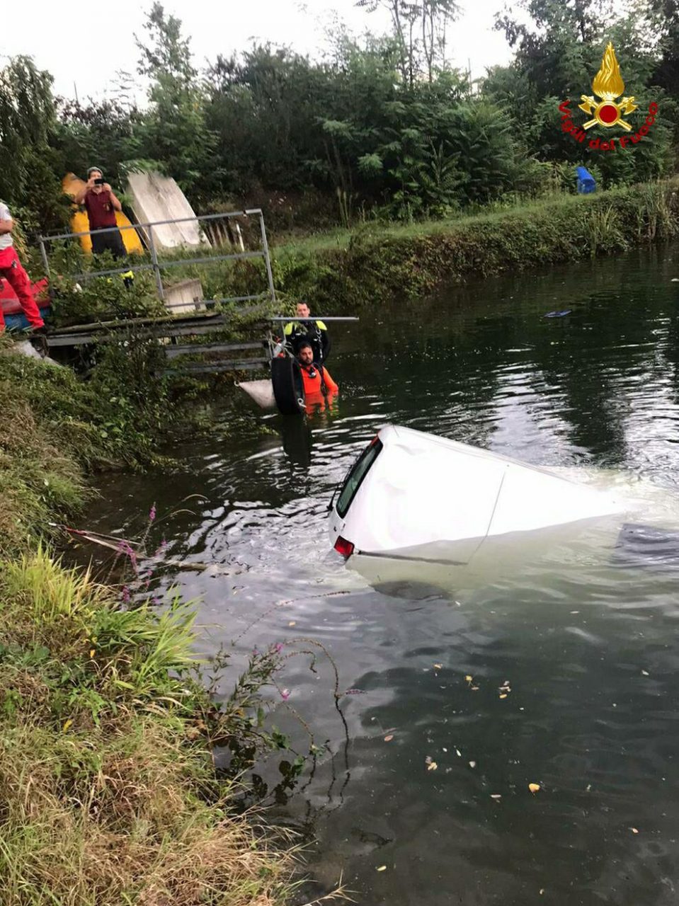 Recuperata un’auto in un laghetto di Volpiano