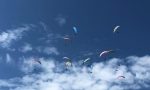 Immagini da brividi dai campionati di nazionali di volo libero in corso sui cieli canavesani | VIDEO