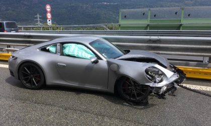 Porsche si schianta in autostrada all'altezza di Quassolo, illeso il conducente