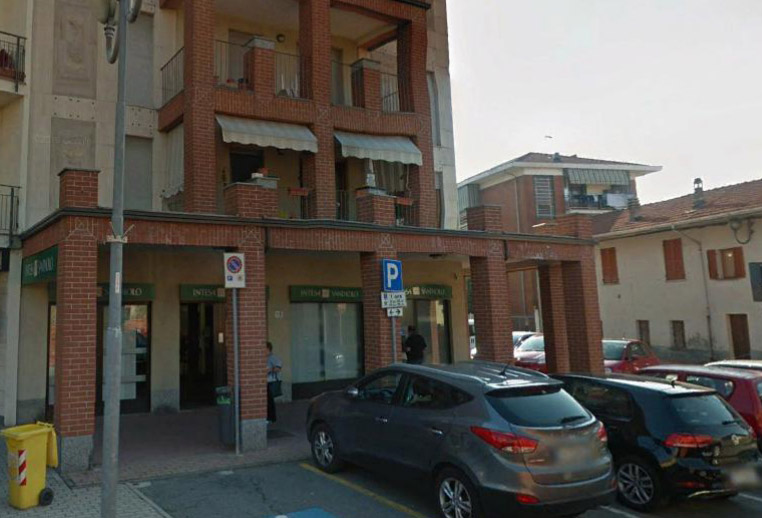 La protesta: “La filiale  del Sanpaolo non deve chiudere”