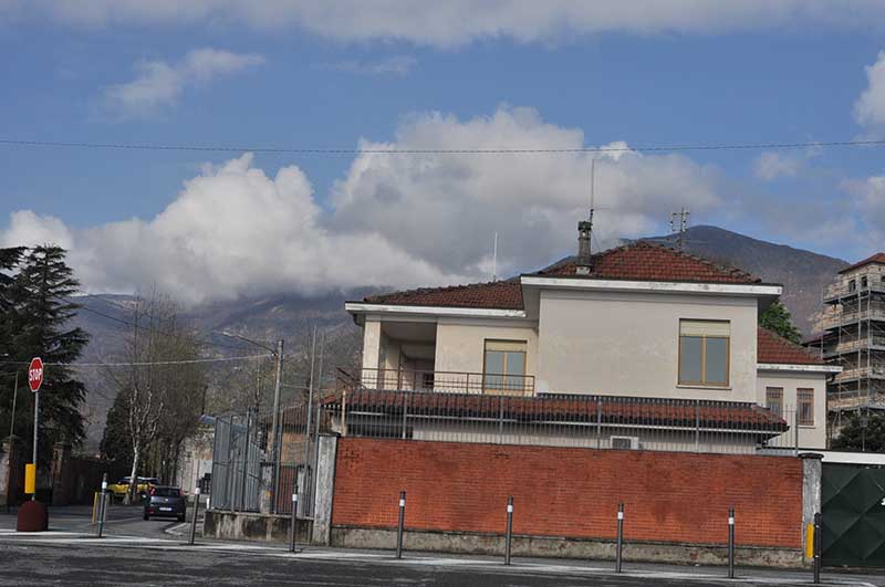 Niente più spifferi nella caserma dei carabinieri
