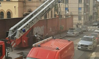 Incendio in pieno centro a Torino: Vigili del fuoco evacuano 15 persone