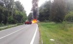 Auto in fiamme durante la marcia a Rivarolo | FOTO e VIDEO