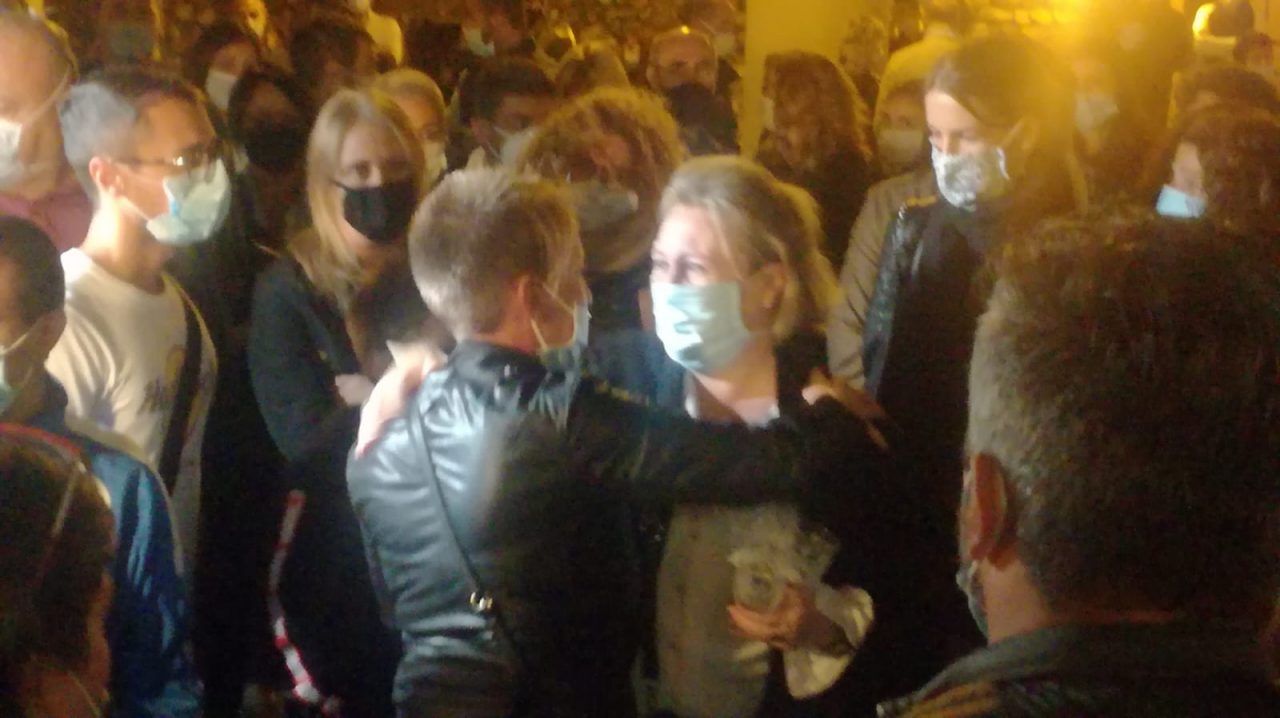 Un paese sconvolto prega per il piccolo Andrea e il suo papà | FOTO e VIDEO