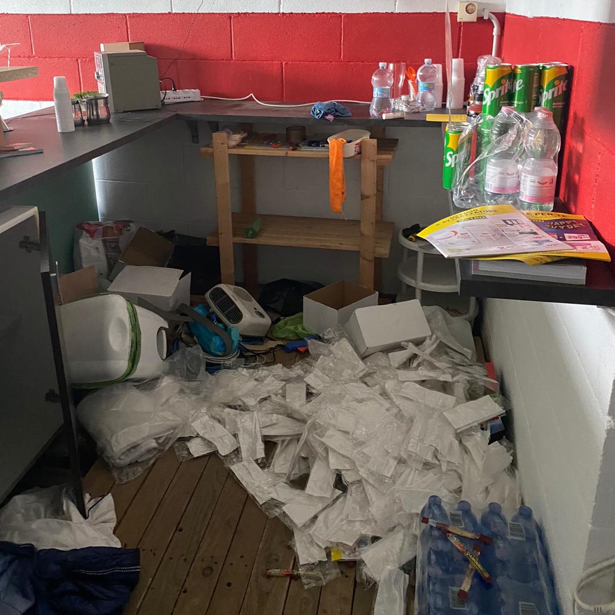 Rubano e devastano la sede della Mappanese