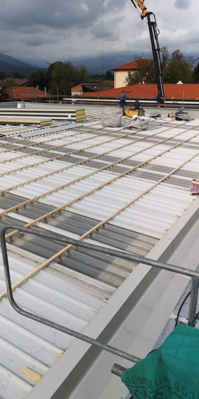 Iniziati i lavori di ristrutturazione del tetto della palestra comunale