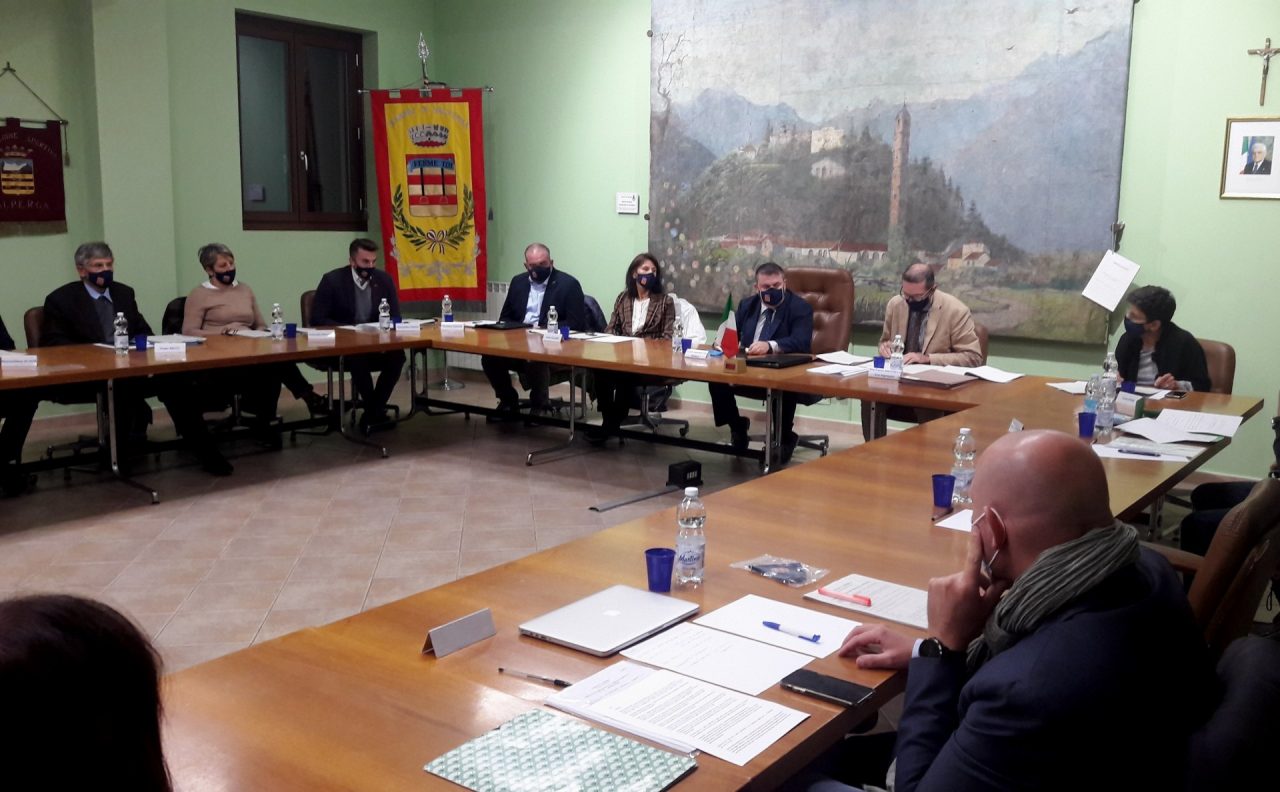 Il nuovo sindaco si alza lo stipendio