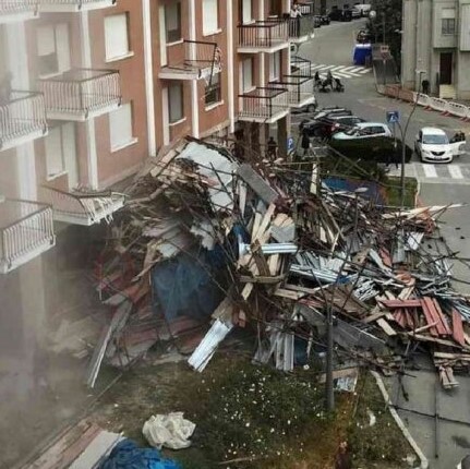 Ponteggio crolla a Borgaro: in corso gli accertamenti