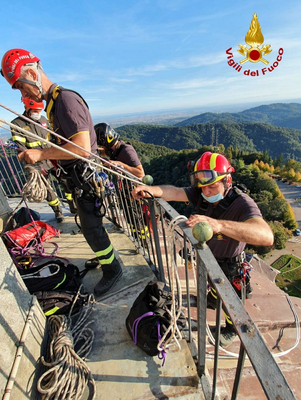 Copertura della cupola della Basilica di Superga pericolante, intervengono i Vigili del fuoco | FOTO e VIDEO