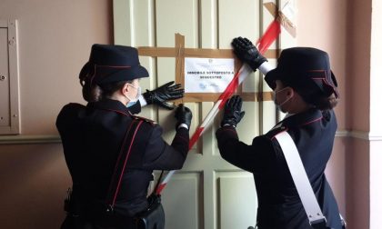 Monolocali a luci rosse: nove appartamenti sequestrati in un condominio torinese | VIDEO