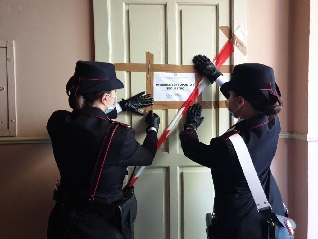 Monolocali a luci rosse: nove appartamenti sequestrati in un condominio torinese | VIDEO