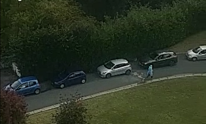 Lunga coda di macchine, tutti in fila per il tampone a Lanzo | VIDEO