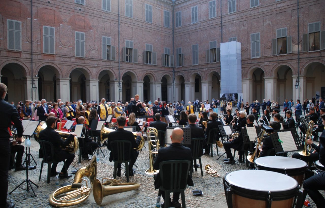 “Le bande del sorriso” in concerto a sostegno del progetto “Bambini Nuovi Poveri”