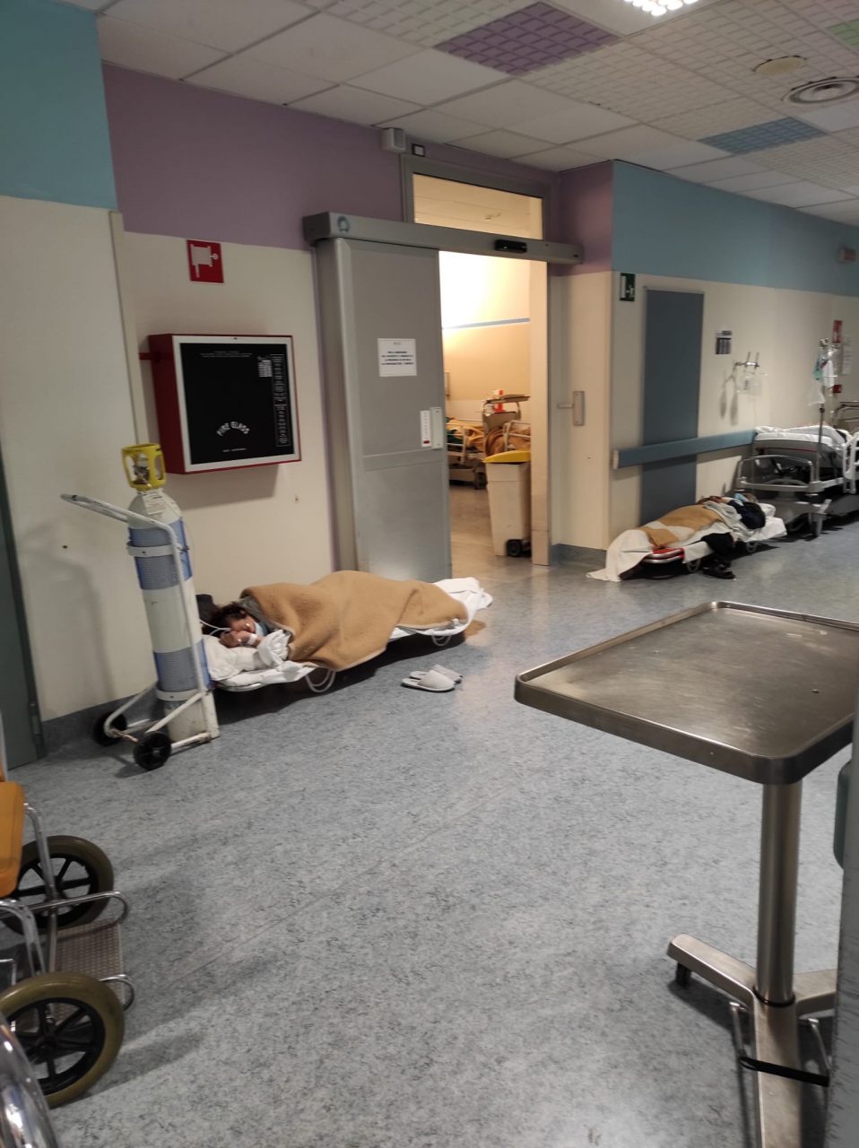 Ospedali al collasso, Nursind: “Pazienti per terra” | VIDEO