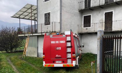 Anziana cade in casa, intervento dei vigili del fuoco e 118