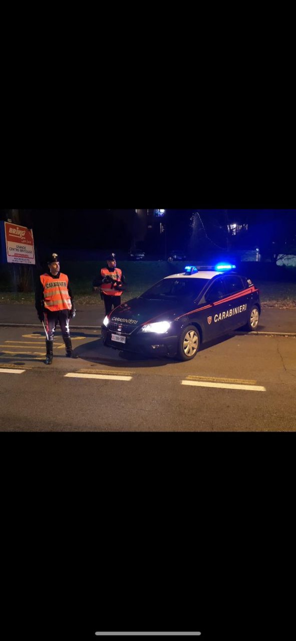 Con un motorino rubato e in tasca la cocaina aggredisce i carabinieri, arrestato
