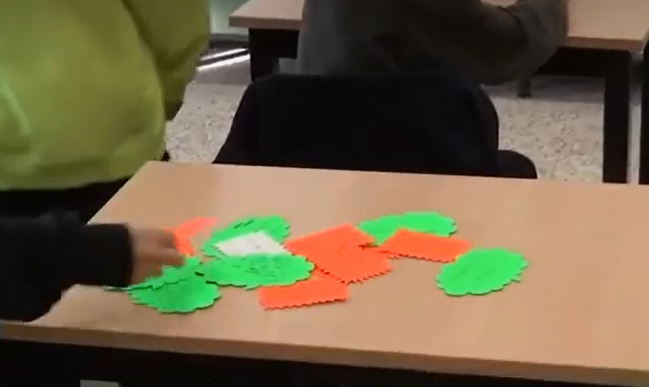 Ricoverato da mesi in ospedale i compagni di classe realizzano per lui un video per un abbraccio virtuale