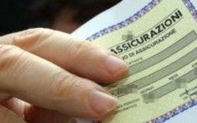 Assicurazione auto online, occhio alla truffa