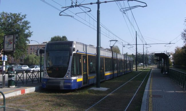 E’ positiva al Covid ma viola l’isolamento, sale sul tram e sviene