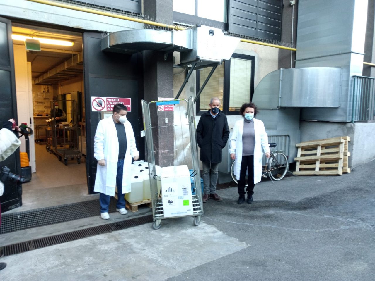 Superati i 9.000 morti di Covid aspettando i vaccini
