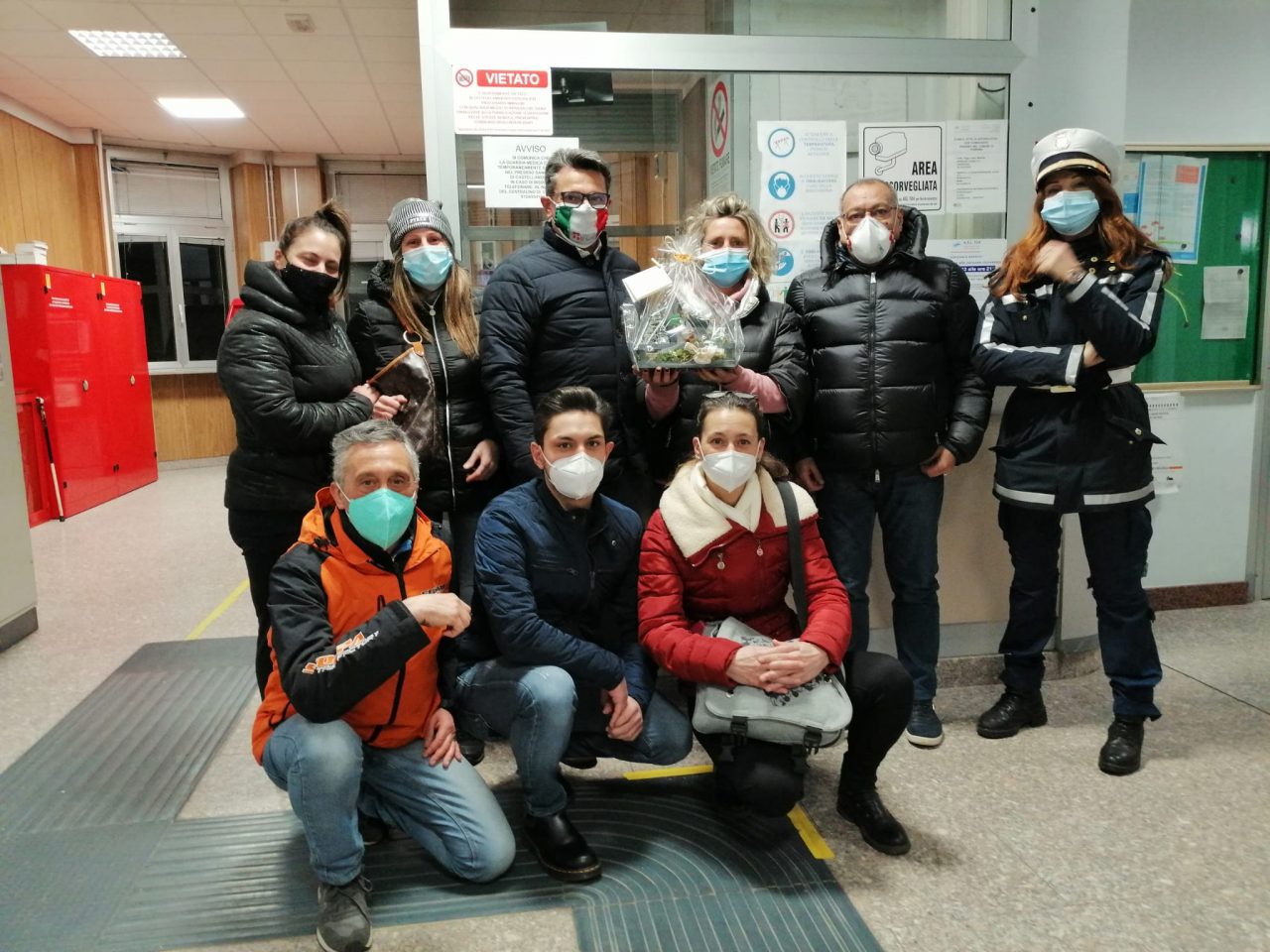 All’ospedale un presepe da Napoli con infermieri protagonisti